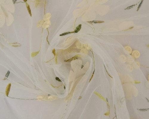 Siuvinėtas tiulis su gėlytėmis Baltas - 1