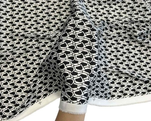 Armani šilkas Juodi raštai baltame - 1