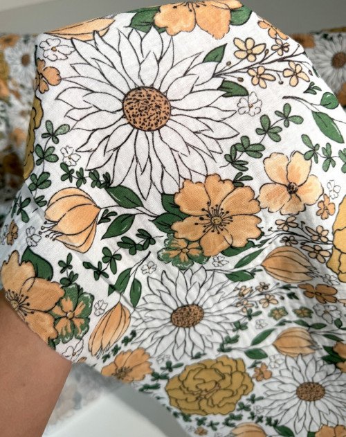 Muslin Brown flowers