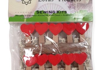 Wooden pins 35mm Red hearts