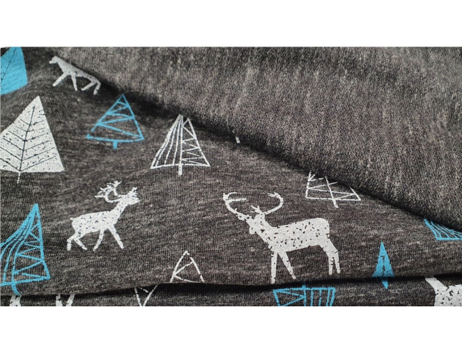 Knitted and crocheted Deer in grey pigiau