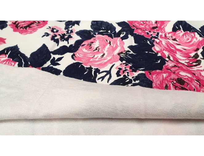 Knitted and crocheted fabric Roses in white pigiau