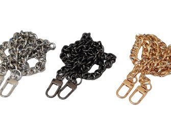 Chain with carabiner 60cm | 3 colours