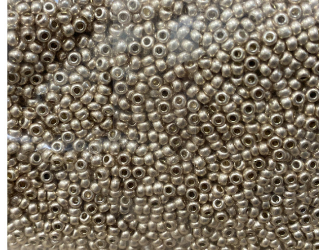 Preciosa pearl 10/0 18113 beige