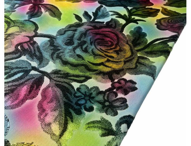 Tapestry Flowers in colours internetu