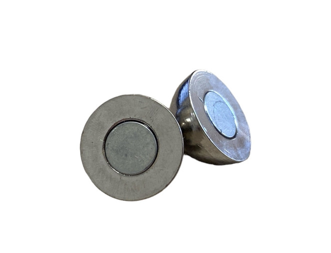 Magnetic fastening pigiau