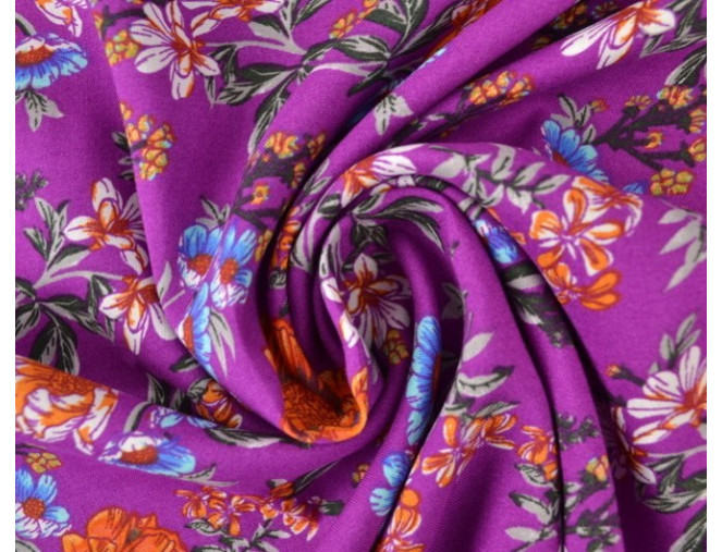 Viskozinis audinys Gėlės violetiniame