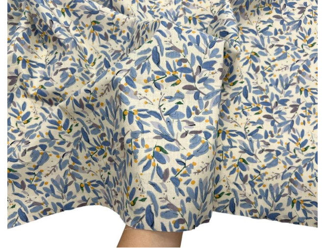 Medvilninis audinys Mėlyni lapeliai šviesiai pilkame internetu