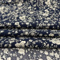 White flowers in dark blue pigiau