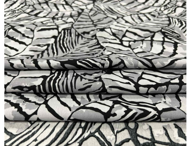 All-woven fabric in black with grey lettering pigiau