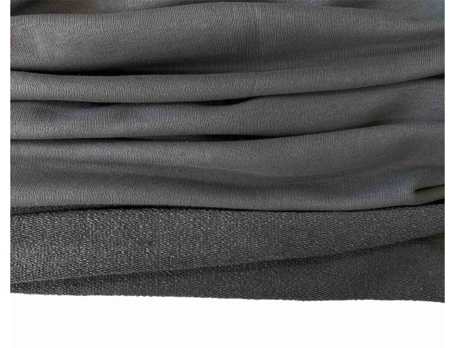 Triangular knitted or crocheted Grey pigiau