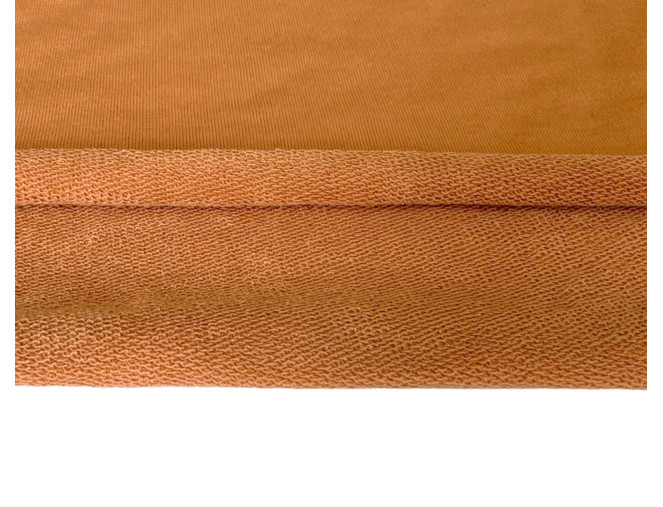 Triangle knitted or crocheted Camel internetu