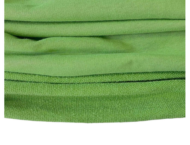 Triangular knitted or crocheted pigiau