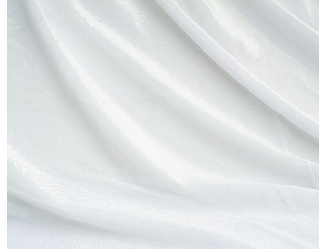 Aksomas Baltas internetu