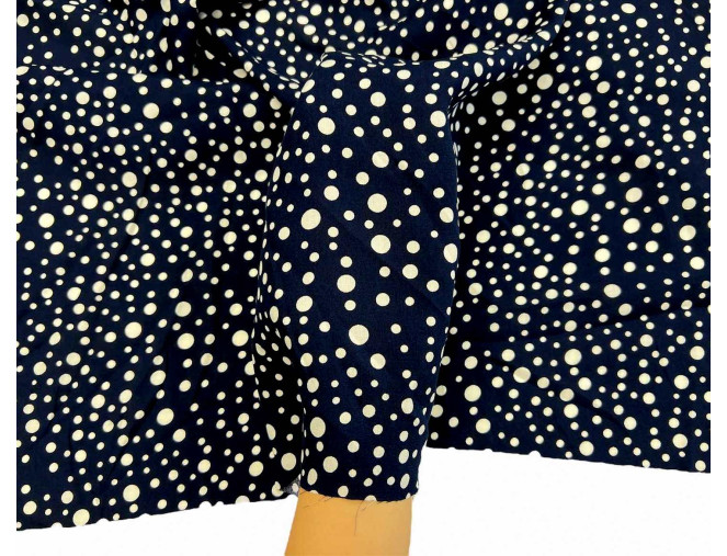 Viscose fabric White polka dots in dark blue pigiau