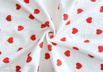 Muslinas Raudonos širdelės baltame