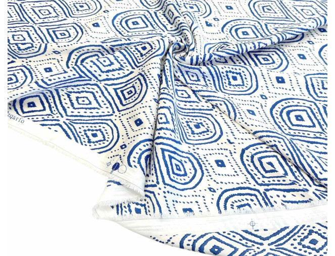 Armani šilkas Mėlyni raštai baltame internetu