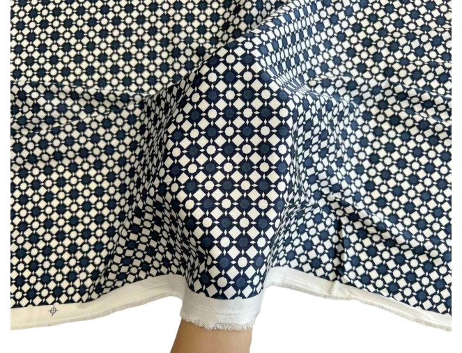 Armani šilkas Tamsiai mėlyni raštai baltame pigiau