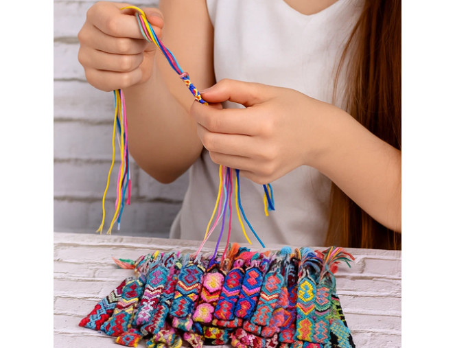 Siuvinėjimo siūlų rinkinys (50vnt)