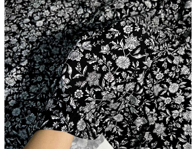 Viscose jersey White flowers in black pigiau