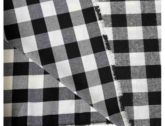 Checkered flannel, black and white pigiau