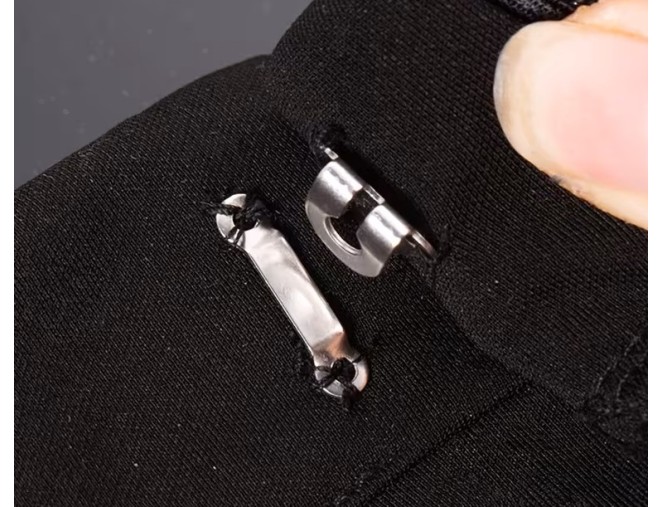 Metal fastener - trouser hook pigiau