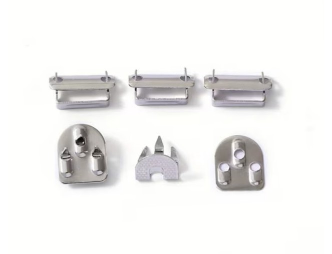 Metal fastener - trouser hook pigiau